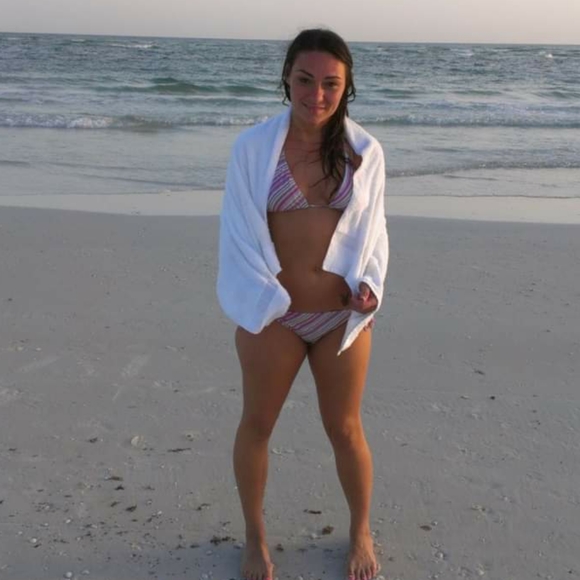 Meet your Posher, Monica - Picture 2 of 2